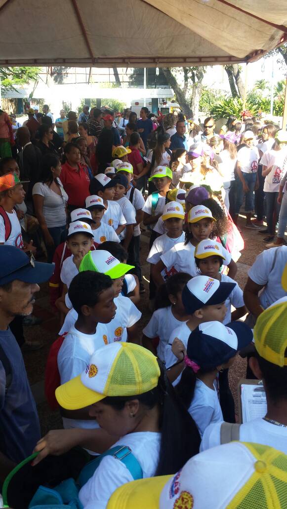 calcalacordones's tweet photo. #4Sep | Nuestros niños disfrutan del #PlanVacacionalMunicipal2017 donde #Imdere y @FundesvargasFDV les realizan actividades recreativas. https://t.co/lOcpYpTIfa