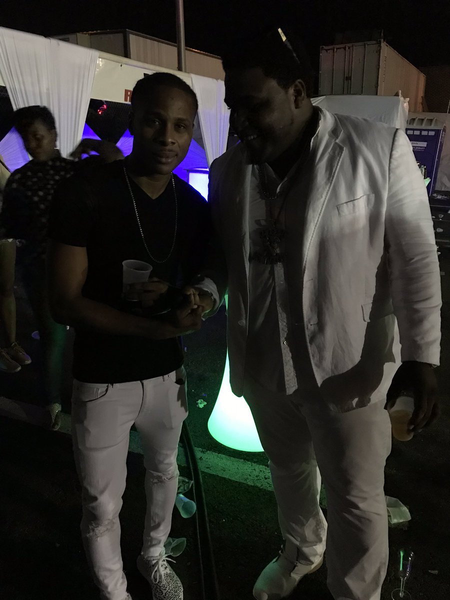 D_TECK's tweet photo. Family Ting #Daseca #Dextadaps #BLVD #Fishbowlsundays https://t.co/5KnGEIOYGz