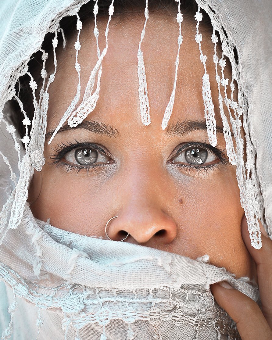 richinframes's tweet photo. ✨BEFORE/ AFTER✨
Post is live on my Instagram: @richinframes
#portraits #killervisuals #CMAawards #LabourDay #travel #beautifulfaces #Love https://t.co/Poxdzml9qN