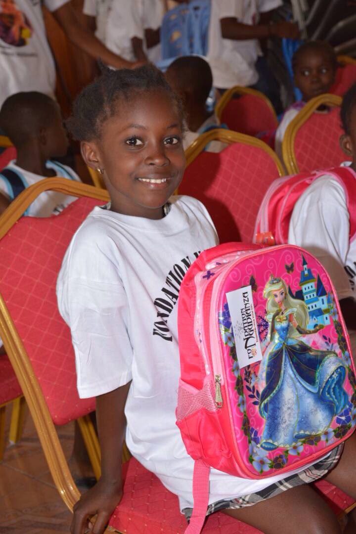 FNgudianza's tweet photo. La commune de Matete était à l'honneur avec + de 200 enfants présent au 2e jr de la campagne de distribution #Ensemblenousironsplusloin https://t.co/ToVbW3FSWZ