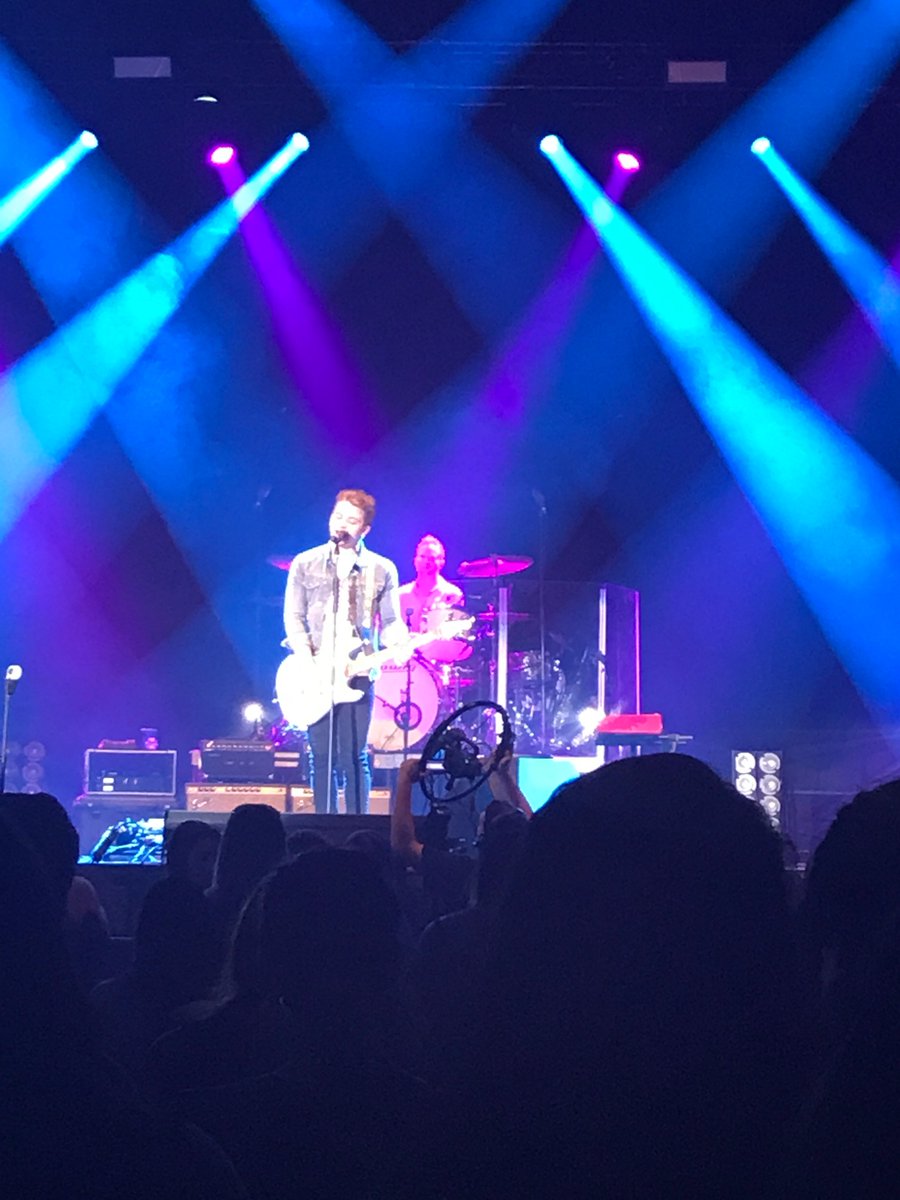 HayesCrazee's tweet photo. Last night was everything 🙌 @HunterHayes always puts on the absolute best show! 🎶👍👏 https://t.co/pouE3O18q7
