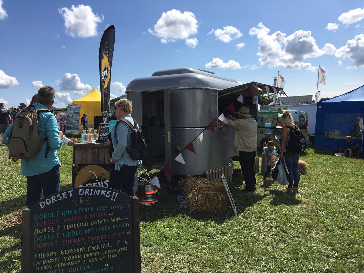 DorsetCherryBar's tweet image. @Dorset_Hour our Cherrybar is now available for Weddings &amp;amp; Event hire 🍒🍸🍹🍺