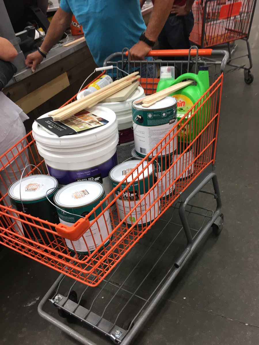 timbehr98's tweet photo. @FV_Behr &amp; #Team950 selling #Behr by the cart full on this beautiful Labor Day. Great job taking care of the customer while saving them $$$ https://t.co/UrKNOL5FJ9