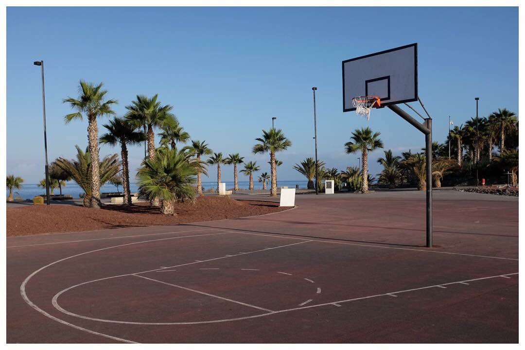 baloncesfoto's tweet photo. Para muchos,este deporte no sólo se vive en grandes pabellones

➡️ https://t.co/rKSKEKunNL

💻 https://t.co/CsW4LkduFm 

#CanastasdeTenerife https://t.co/MgZhbfziVL