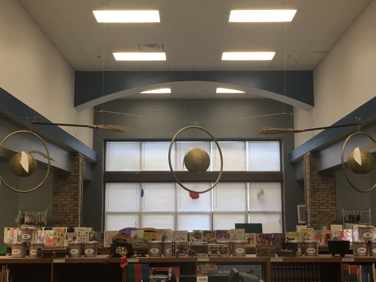 LibrarianHolmes's tweet photo. Slowly getting there...#harrypotterlibrary #always https://t.co/LTClDIi8Ht