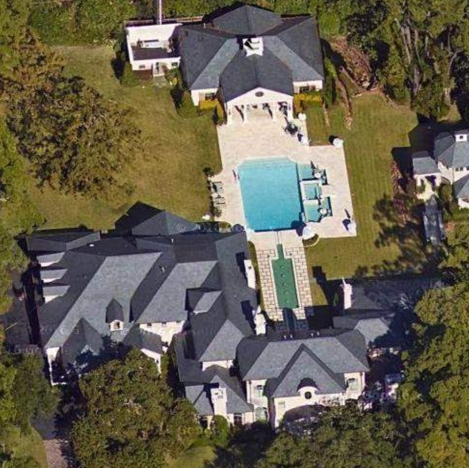 TheMattStout's tweet photo. Can you explain to me why this is @JoelOsteen's house? No "pastor" in the world should ever live in something like this. He is such a fraud. https://t.co/c7XgOyLdWl