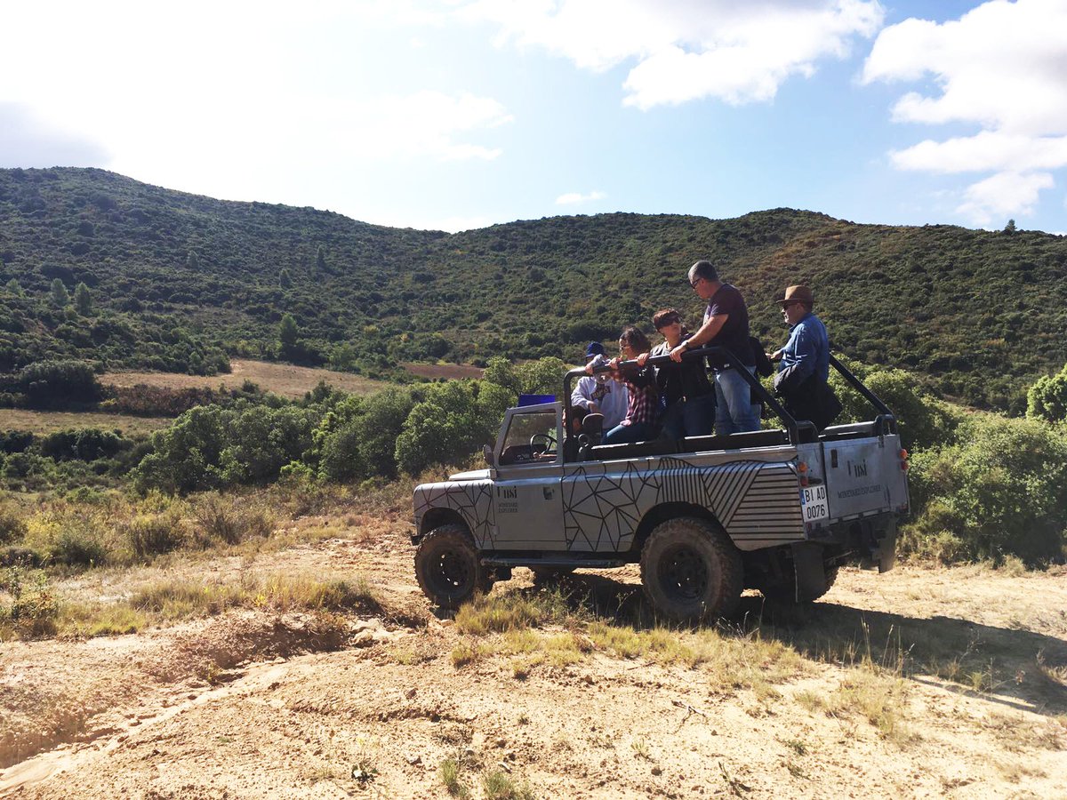unsiwines's tweet photo. Un breve aperitivo de lo que es la experiencia Unsi #VineyardExplorer!
https://t.co/DZZZLiidBQ | #DespiertaTuCuriosidad
#olite #vino #unsi https://t.co/3pm6t6s2Uy