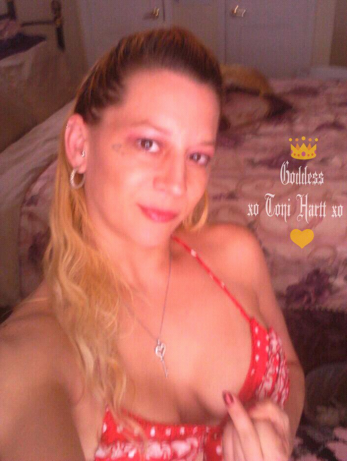 ToniHartt's tweet photo. When my neighbor lady says "you look cute" I swear what she actually means is "you look like a hooker whore" 🤔 but I ❤ it❗❣ 😂😂😂 #FindomQueen https://t.co/E57MrOjznq