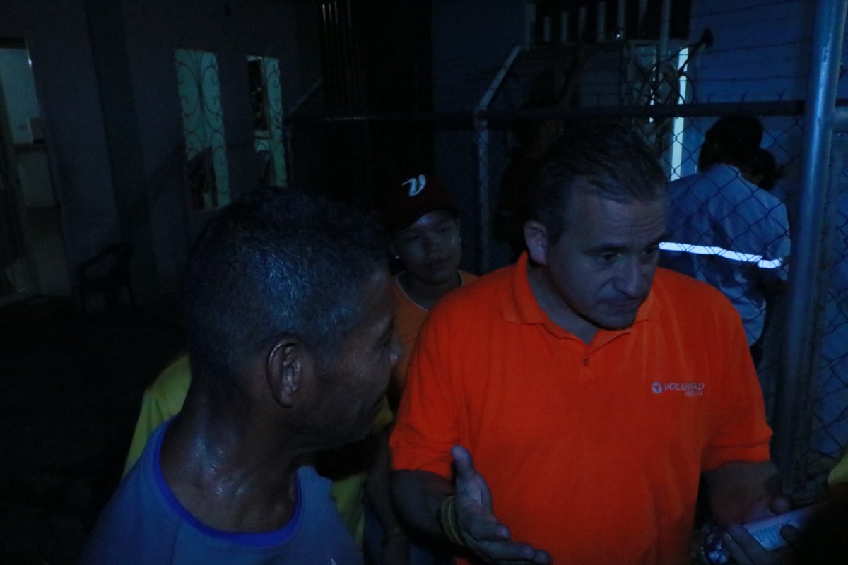 fcosucre's tweet photo. Seguimos en la Urb. Villa Colombia, seguimos conversando con nuestros hermanos Guayaneses. Todos me dicen lo mismo: hay que sacar a Rangel https://t.co/FKvBEkr0ai