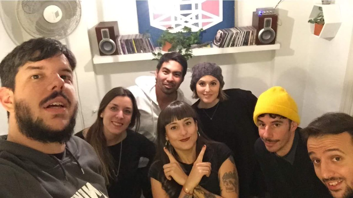 radiocolmena's tweet photo. Es tiempo de @radiomoshok 😎
Y éste equipo se las trae. Hoy columna musical de #ManoloLamothe, y entrevista al dúo de rap #KraneandoActividad https://t.co/1MLlvkOssx