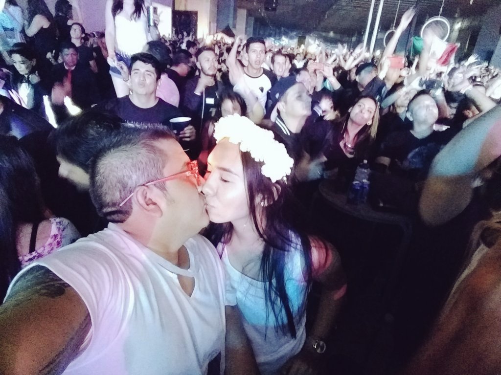 Rx_bbr's tweet photo. Kiss me #ForbiddenFestival @Addmarck #lovehim #addventures @Deorro https://t.co/ZqXTOOfgTc