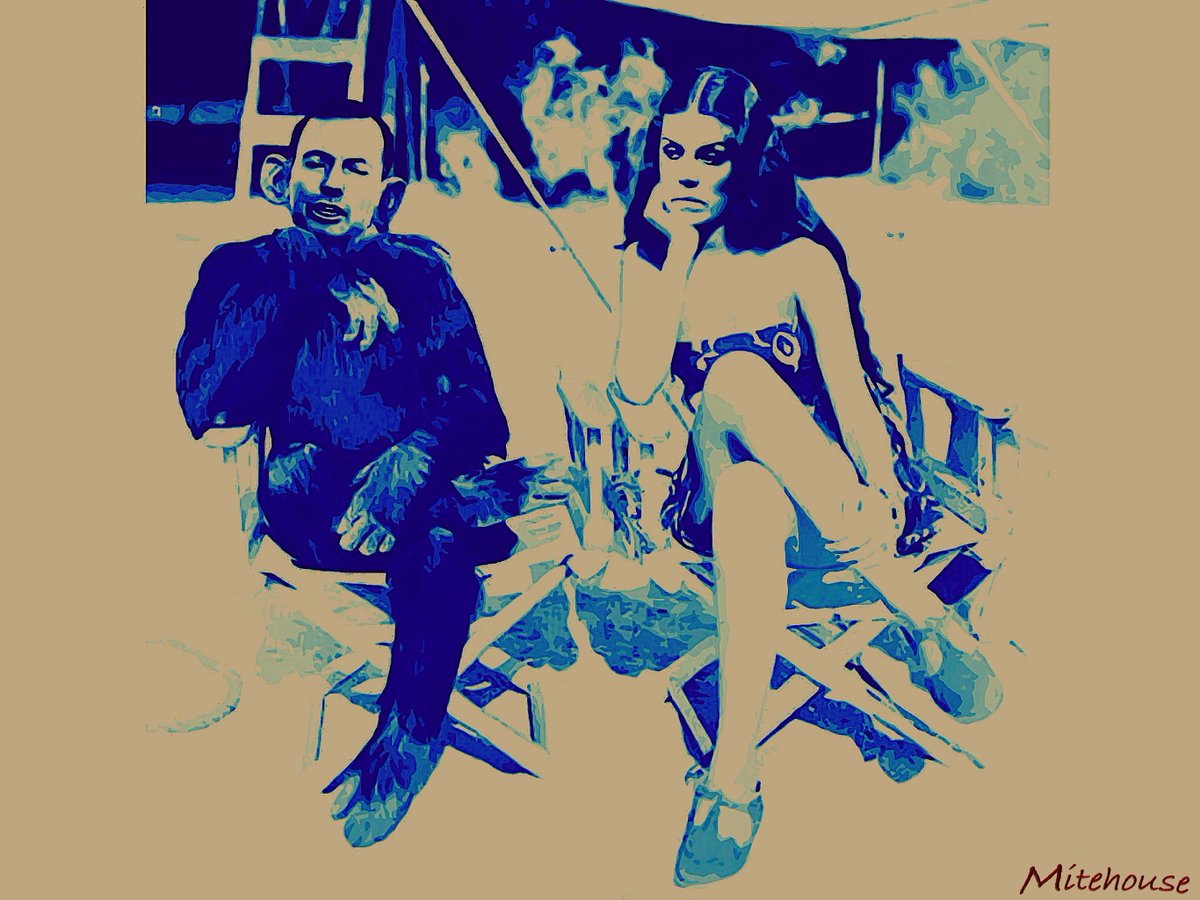 Mitehouse's tweet photo. #abbottportrait #auspol @abcnews @annabelcrabb Portrait done. 'Blue Monkey' depicts dynamics behind the short lived #abbottgovernment https://t.co/bNJjg1L7ll