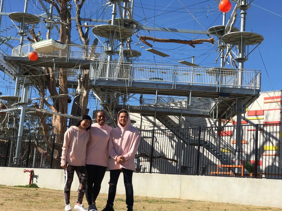 MsRatusau's tweet photo. Maybe too many years teaching them? When you rock up in the same #OOTD as students #twinningiswinning #skypeak #pscchallenge #PDHPE https://t.co/Pi5GIv81dZ
