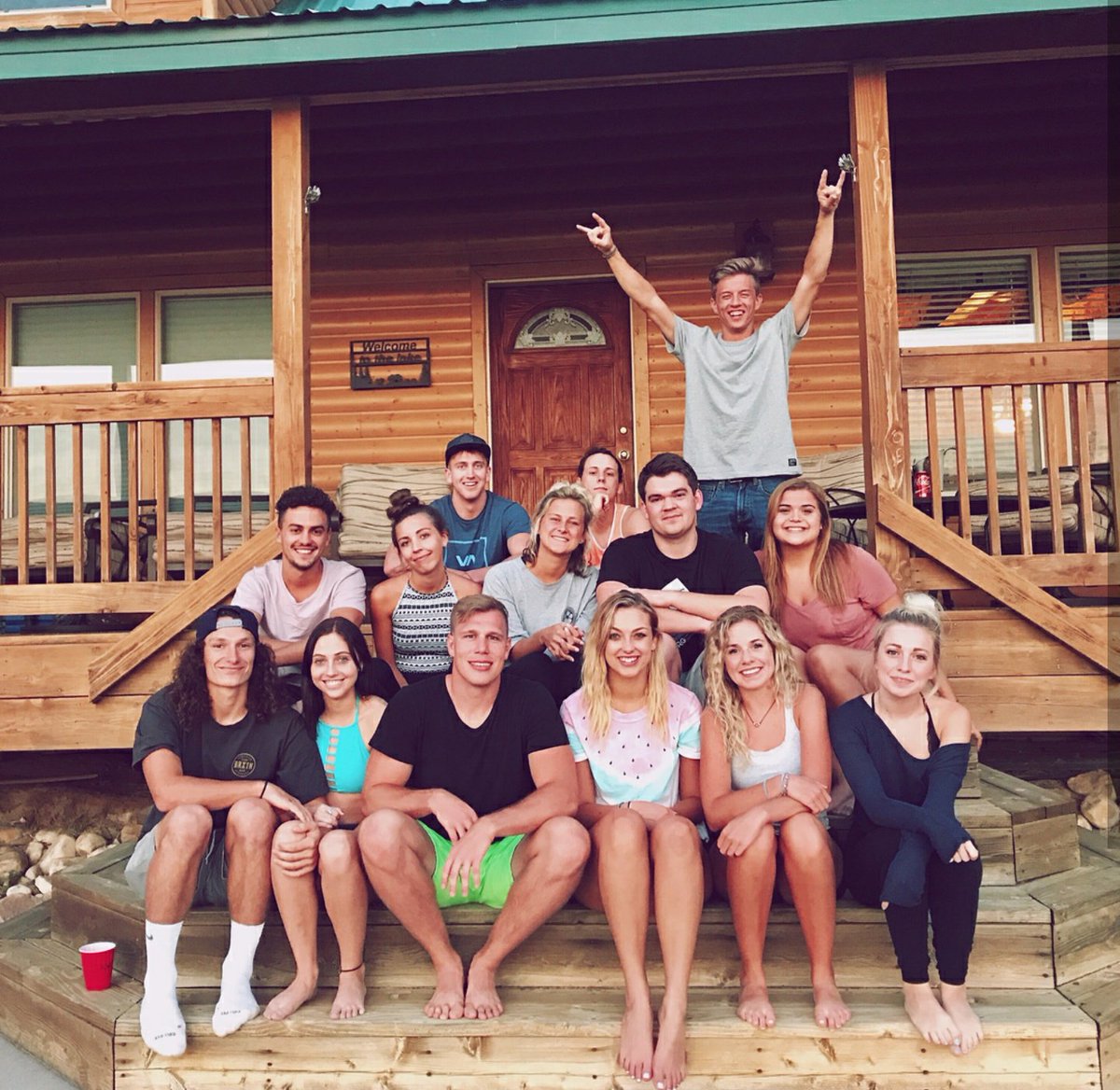 thejacegoodwin's tweet photo. How to have a killer weekend at Bear Lake. Also, how to pose for group photos https://t.co/5ZXQPIimZQ