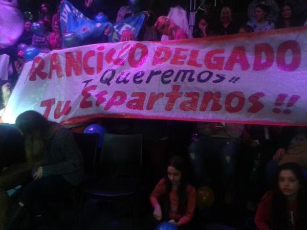 DelgadoGH2015's tweet photo. siempre a tu lado @frandelgadook 
el jueves los espartanos estaran con la bandera en showmach
@VamosEspartanos https://t.co/YhsvlYkCrj