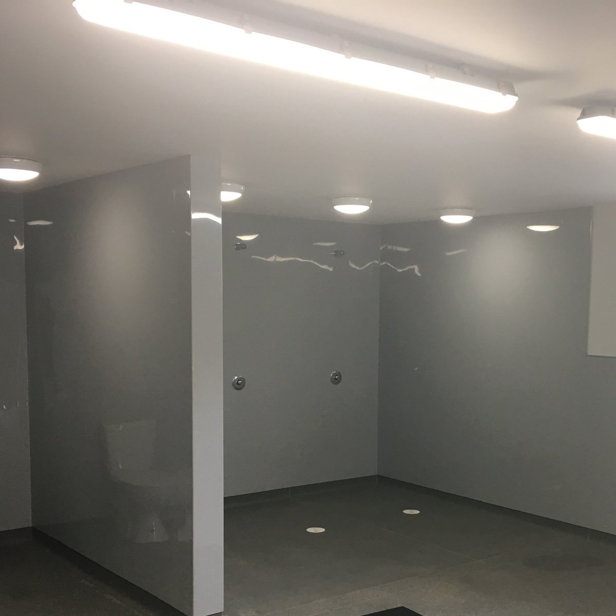 Jemiclad_ltd's tweet image. Smart combination; Jemiclad Supreme Light Grey &amp;amp; White Satin installed last week by @Jemic_Ltd #pvcwallcladding at competitive prices