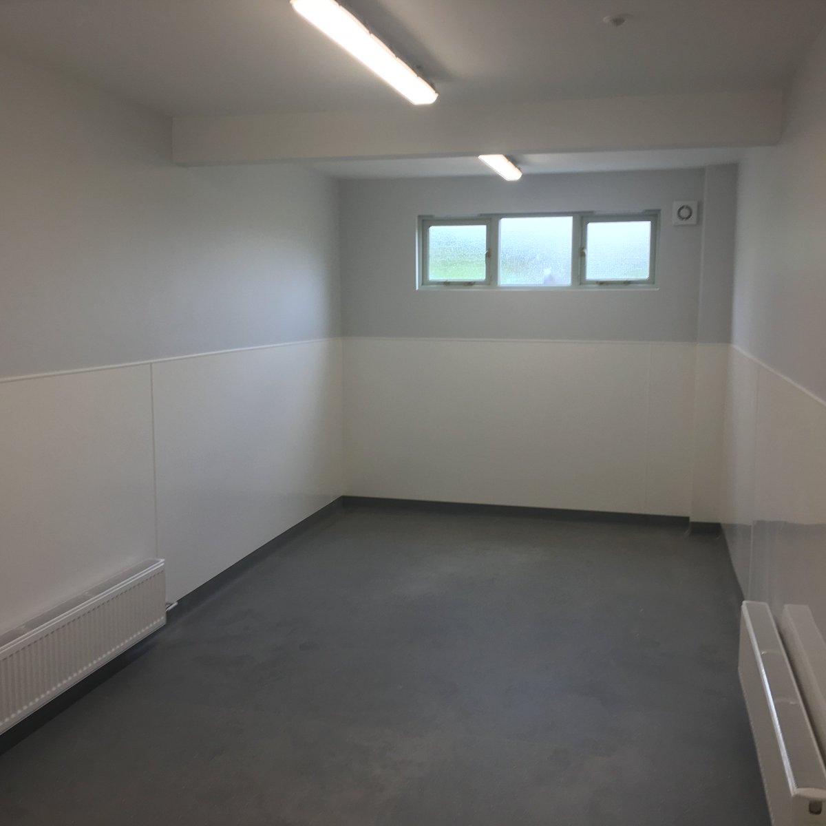 Jemiclad_ltd's tweet image. Smart combination; Jemiclad Supreme Light Grey &amp;amp; White Satin installed last week by @Jemic_Ltd #pvcwallcladding at competitive prices