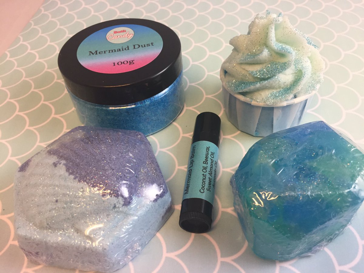 bathcandyuk_'s tweet photo. Our brand new Mermaid gift set is now available! 😍😍 This gorgeous set contains 5 products all wrapped in ombré Mermaid gift wrap 🐚💙 https://t.co/8skr8JZiFk