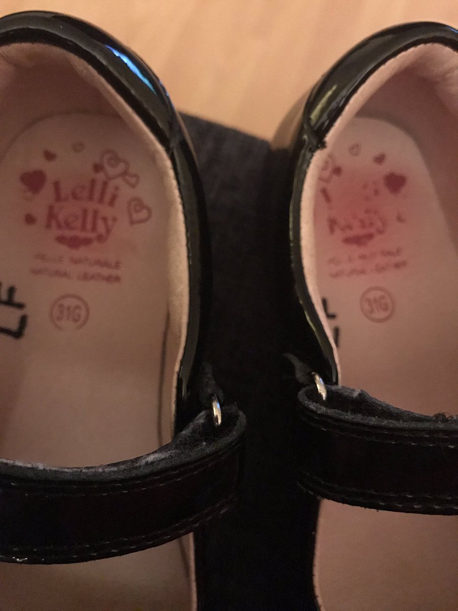 Tazmin_F's tweet photo. @LelliKellyShoes @LelliKellySchoo is this supposed to happen? Day 1 and my daughter has white socks stained pink 😡 https://t.co/gHFgHV6cFN