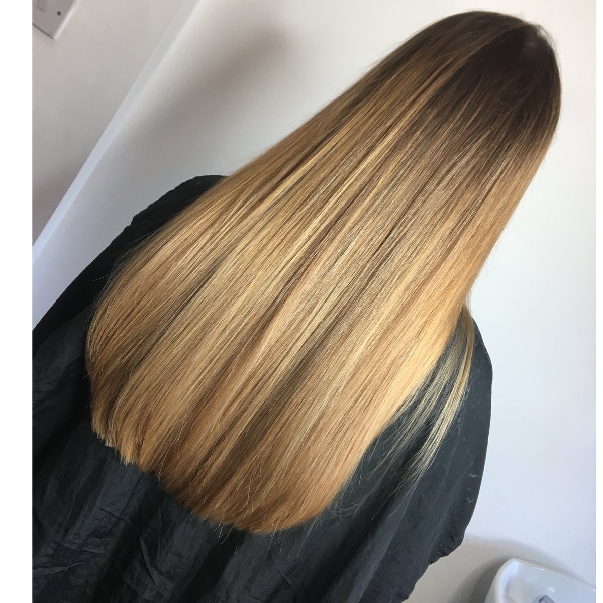 Limitlesshairco's tweet photo. Gorgeous refit of angel locks ๐ #angellocks #minilocks #balayage #kljhairextensions #glasgow https://t.co/lx6cVfzpAu