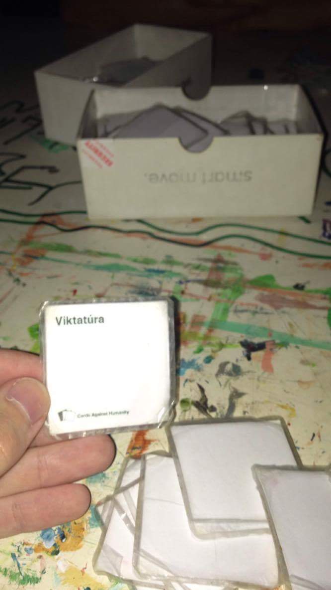 cserteGT3's tweet photo. @pinguinfighter már a #játszóház-ban is #CardsAgainstHumanity https://t.co/xQG8FPWhuX