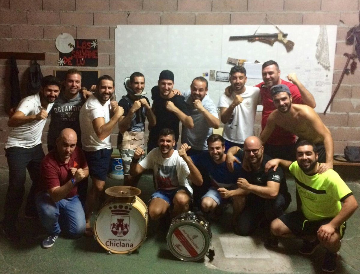 trataratachin's tweet photo. COMENZAMOS!!!!!! #LosSirenitas #PonteColoretes #LosMolina #2018 https://t.co/fs18K6tupI