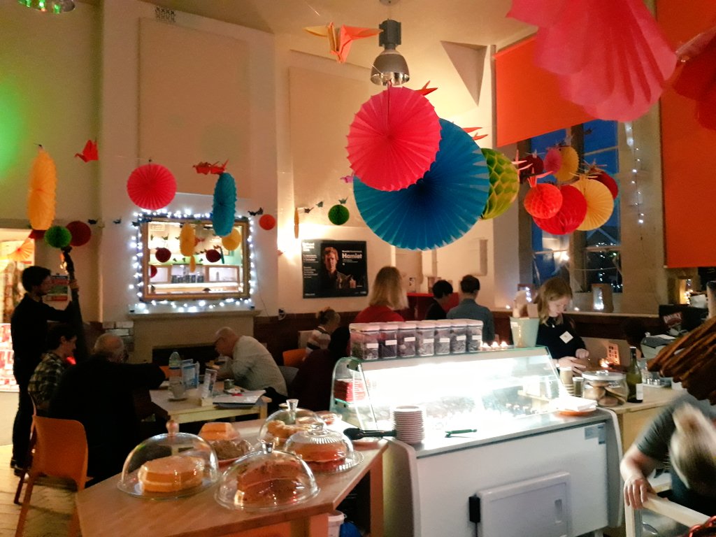 peacocktrail's tweet photo. Lovely 2 see so many #PeacockArtsTrail #artist tonight! Those #openstudio brochures are on their way around #Wiltshire. Thanks @poundarts. https://t.co/CdlCcjInIT
