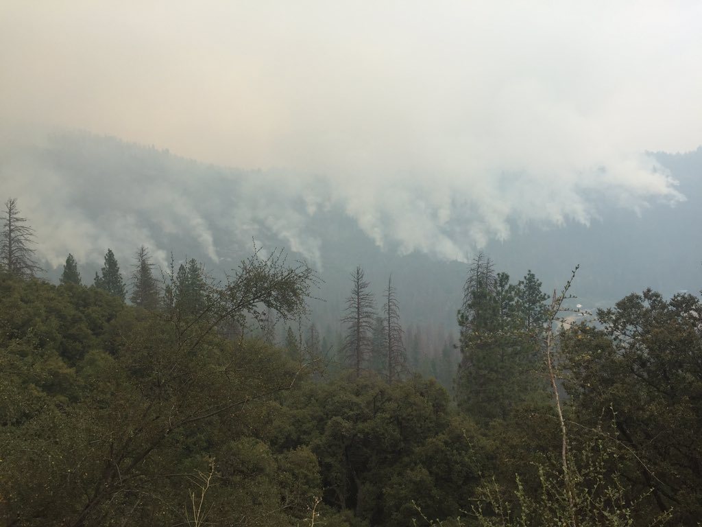 NathalieMGranda's tweet photo. #RailroadFire burning more than 9700 acres. 23 % contained. 14 structures destroyed , and 500 other structures threatened. @ABC30 https://t.co/7USnKEZt2D