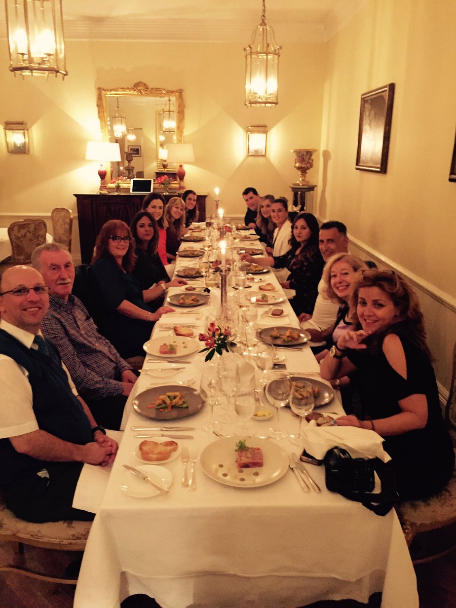 A very warm welcome to our lovely Spanish guests this evening with <a href="/Failte_Ireland/">Fáilte Ireland</a> @brennieM and <a href="/AislingMcCorm/">Aisling Mc Cormick</a> #LoveCork 😍😍 #tourop #fam