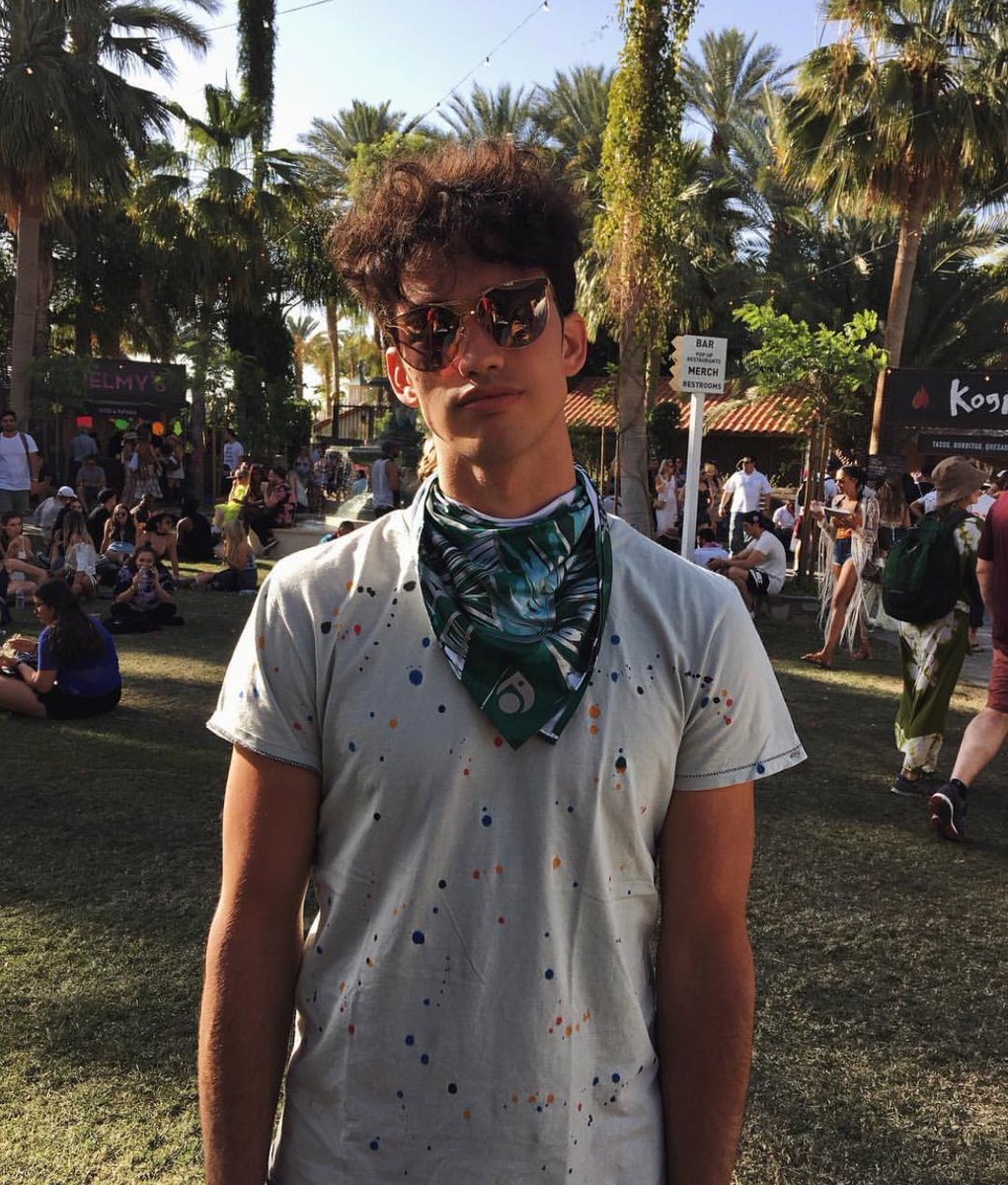 wafflesareg00d's tweet photo. throwback to em good vibes https://t.co/fmLviWyTTt