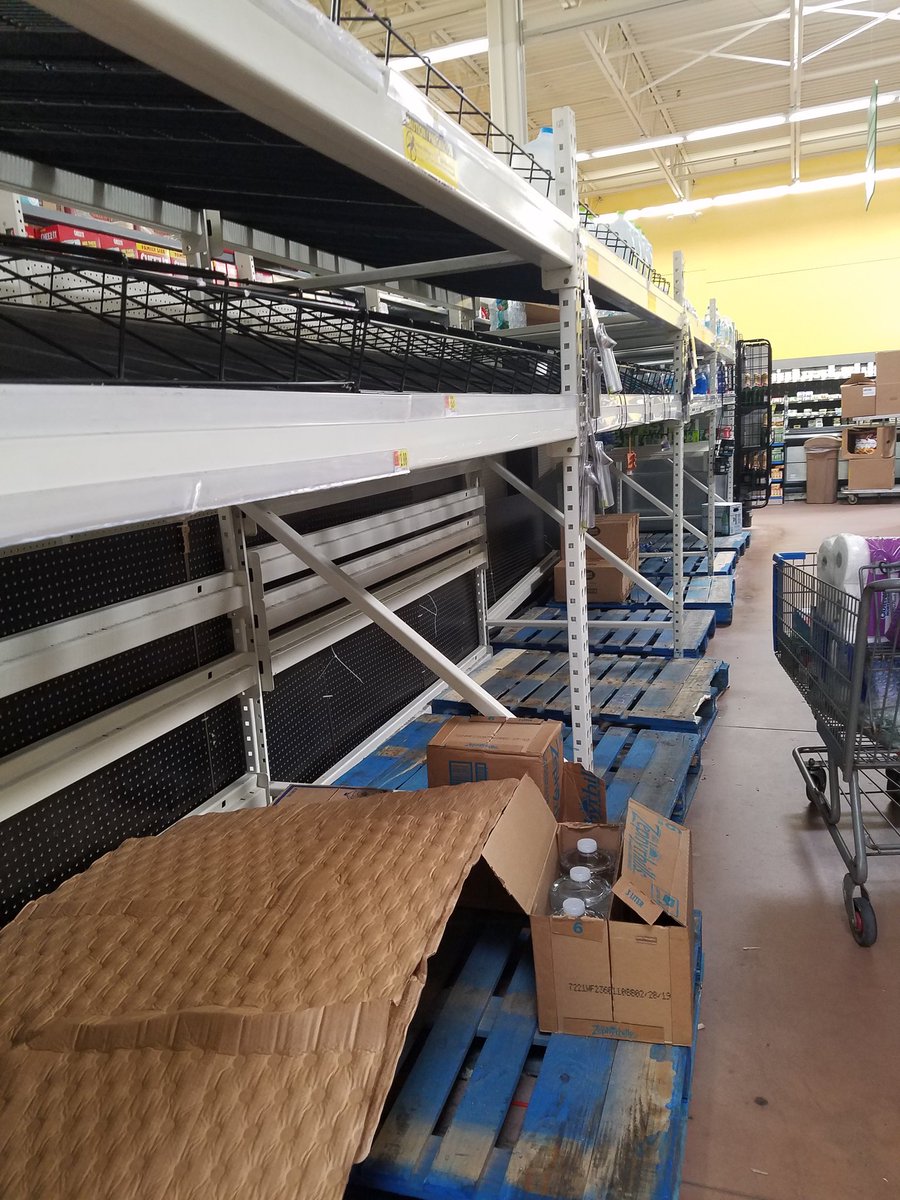 wakullawriter's tweet photo. Crawfordville Walmart #Irma https://t.co/6mJNOjCw4x