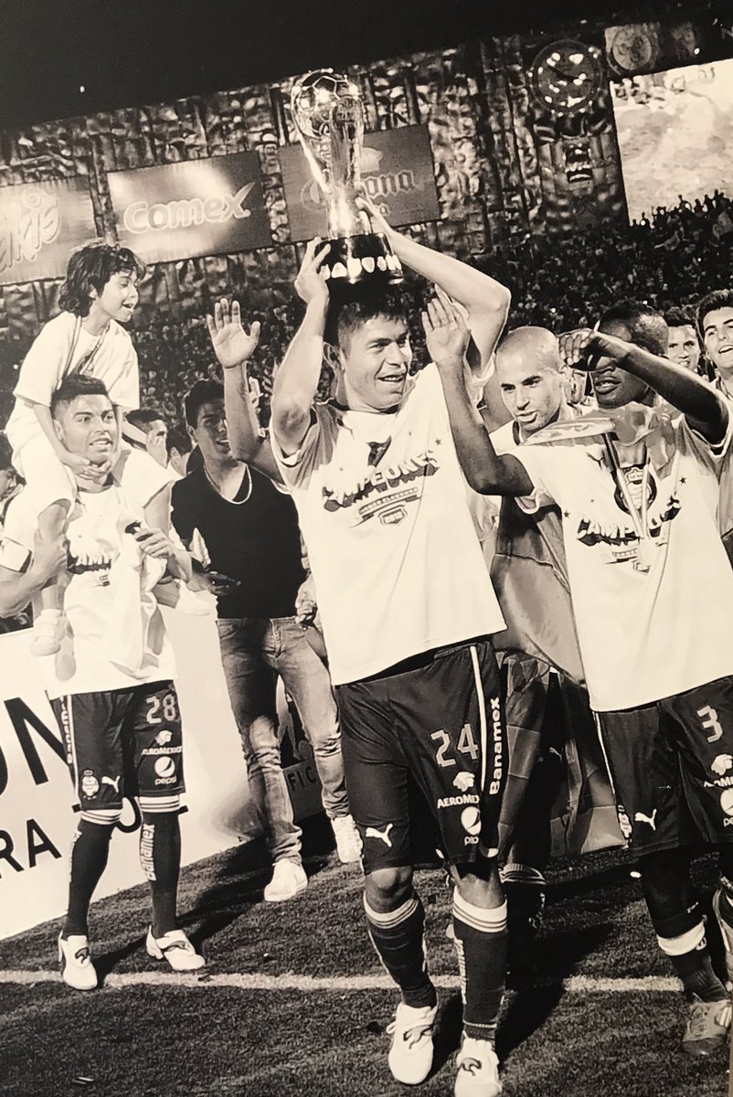 OribePeralta's tweet photo. Felicidades @clubsantos por estos 34 años!! Siempre estaré agradecido por dejarme se parte de tu Historia https://t.co/CWFpAjZJ6f