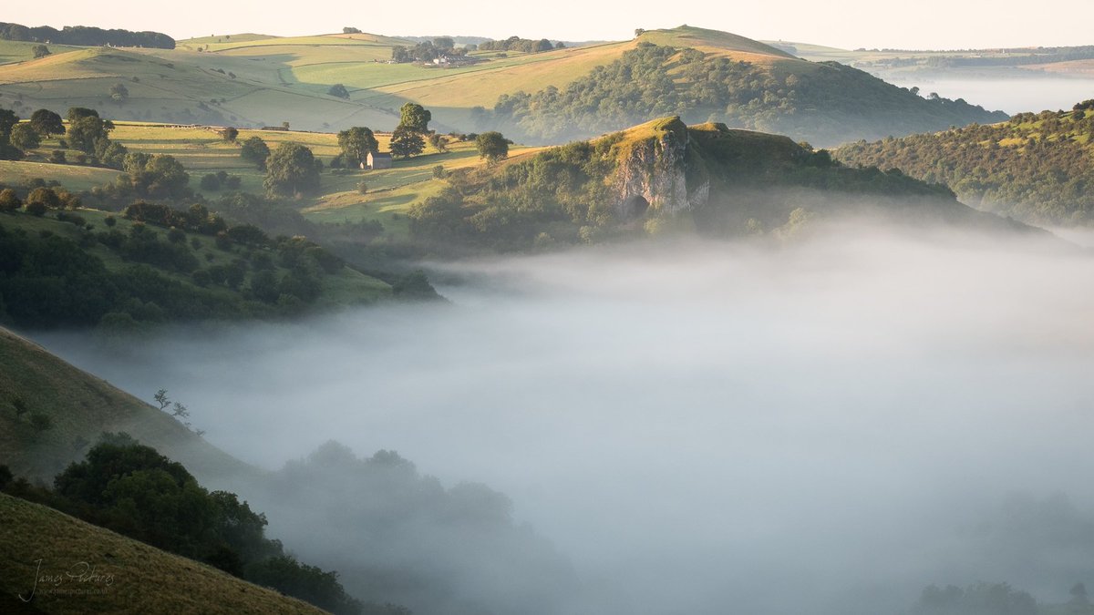 Thors Cave in the Manifold Valley at the weekend - Absolutely blessed to witness this unfold before me.  #peakdistrict #Staffordshire