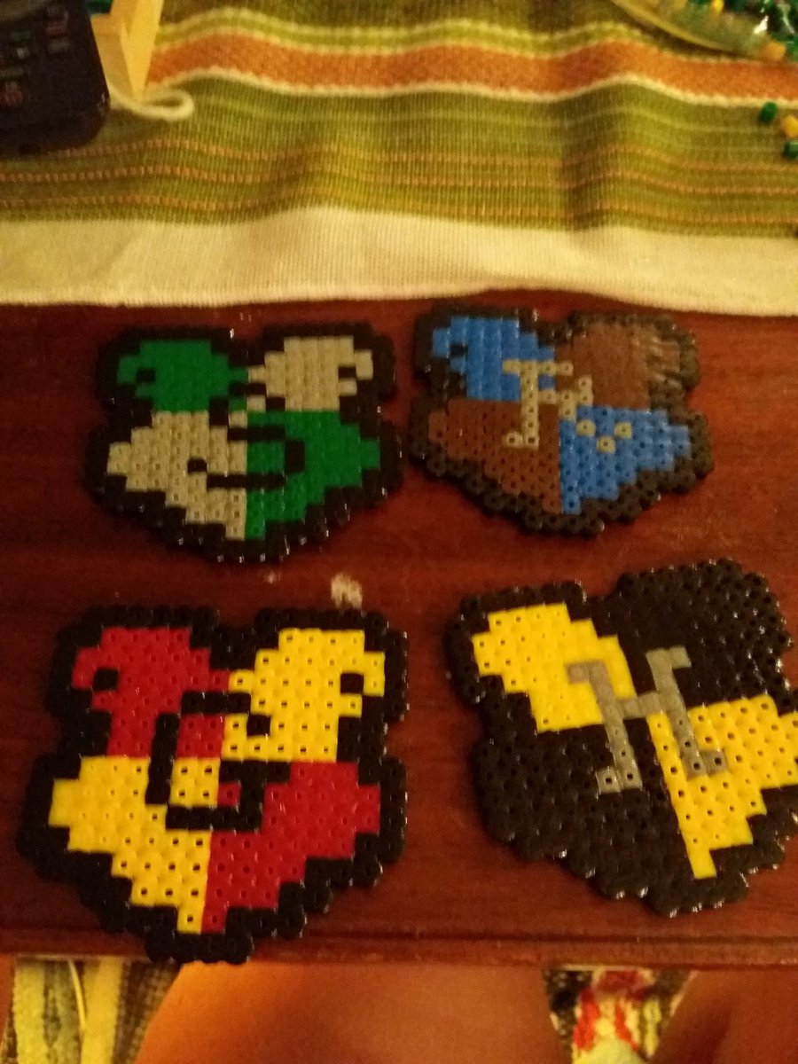 WonvonWonwon's tweet photo. Lägger lite #pärlplattor av pärlor jag fick från #multicon2017 #HarryPotter #pinbeads #svårtattgoogla #hashtagsärkul https://t.co/mzUXVNm8Je