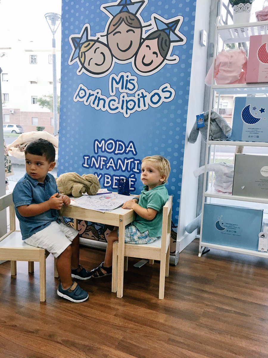 btrapote's tweet photo. Nueva tienda de moda infantil en @TurismoJerez #misprincipitos #zipiyzape son los primeros en probar sus diseños #modelos #proximodesfile 👬👬 https://t.co/hTNVT6rkbB