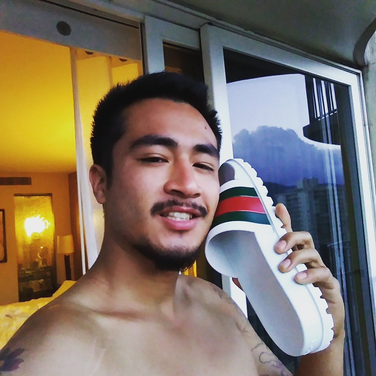dZillaa's tweet photo. Gotemmmmm #Gucci #fuckyobitch https://t.co/70lIJjhkJk