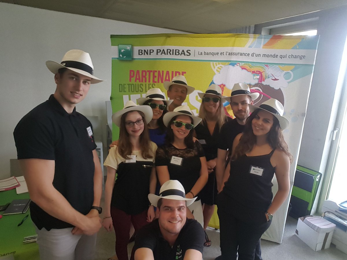 hemet_l's tweet photo. Rentrée étudiante sur le campus #HEC avec une équipe #bnpparibas ultra motivée. https://t.co/JvrN8A3LXW
