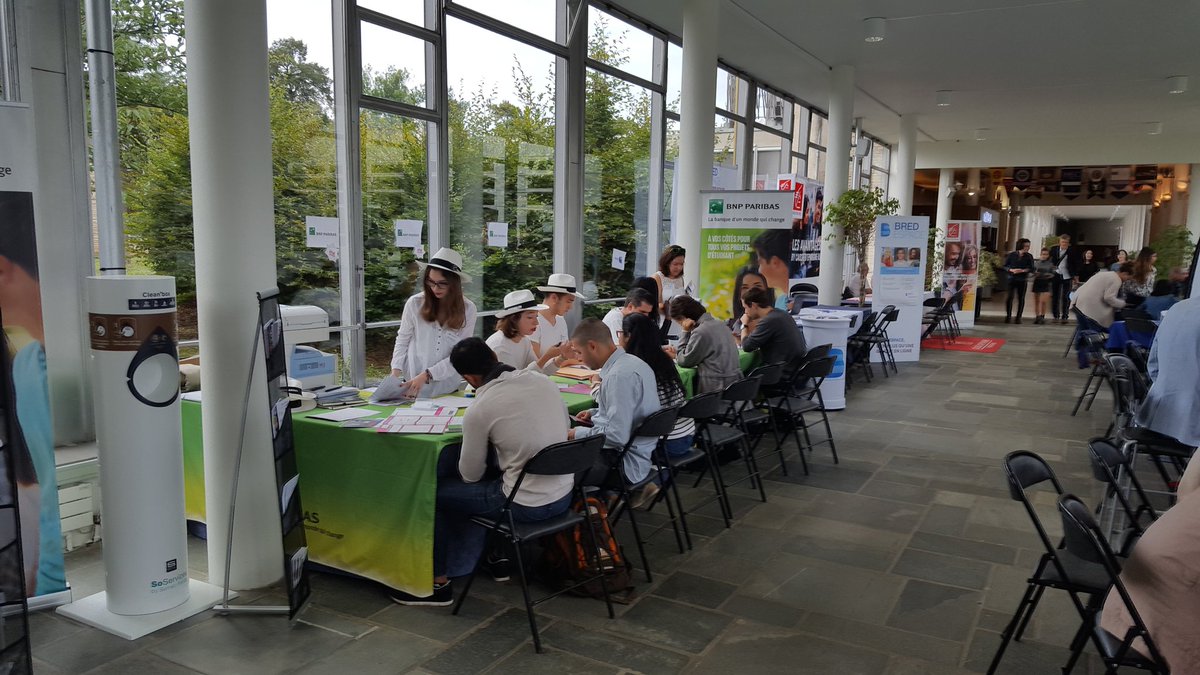 hemet_l's tweet photo. Rentrée étudiante sur le campus #HEC avec une équipe #bnpparibas ultra motivée. https://t.co/JvrN8A3LXW