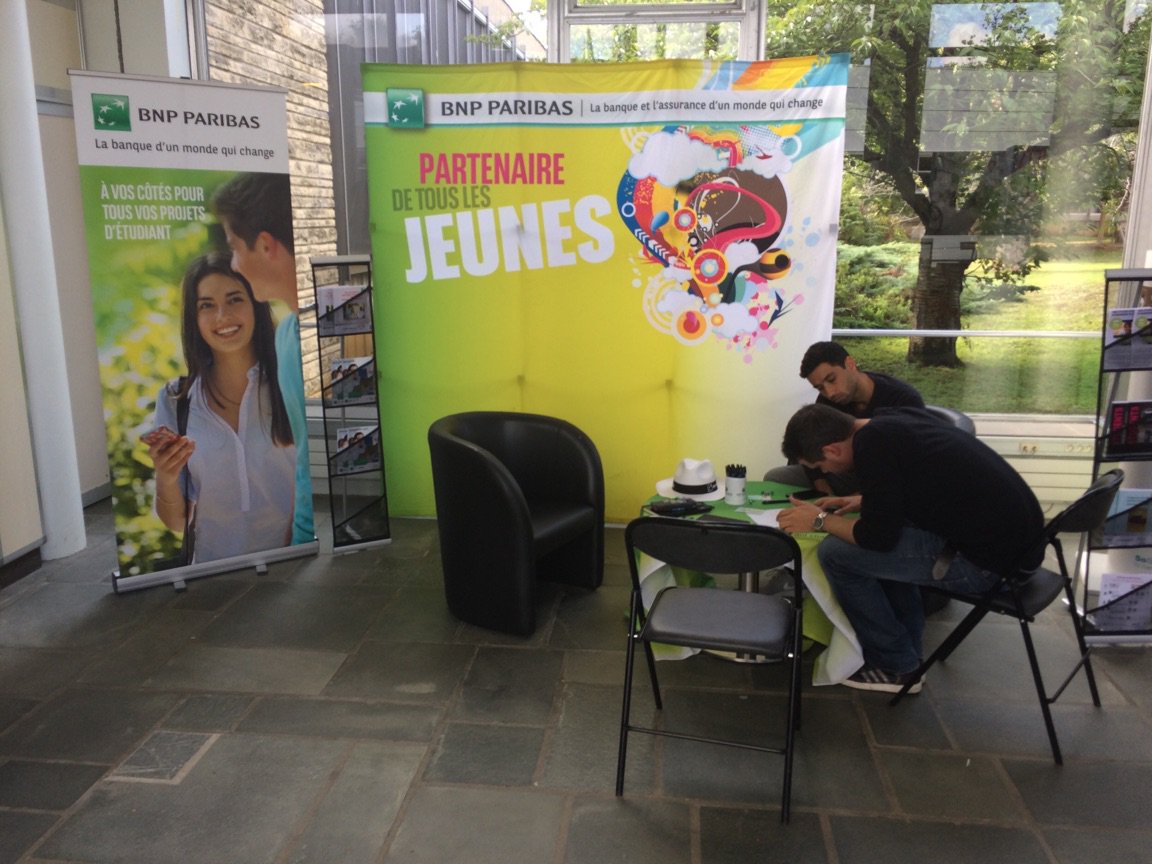 hemet_l's tweet photo. Rentrée étudiante sur le campus #HEC avec une équipe #bnpparibas ultra motivée. https://t.co/JvrN8A3LXW
