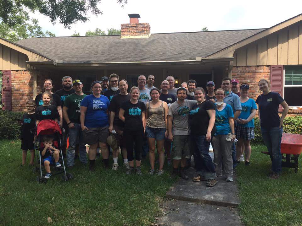 HoustonOasis's tweet photo. Celebrating #LaborDay by cleaning up after #HurricaneHarvey #houstonstrong #houstonproud #DoforHouston #Humanhandssolvehumanproblems https://t.co/3gd0orAn4C