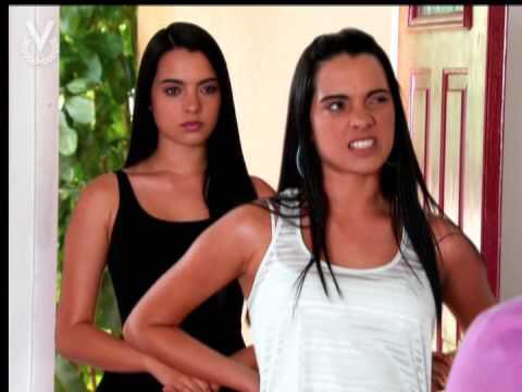ScarletGFans's tweet photo. Sintonicen @GlitzTV para ver a las gemelas traviesas Marijose y Mariana 👯 @ScarletGruber #CositaLinda https://t.co/FYPCGQPAz0