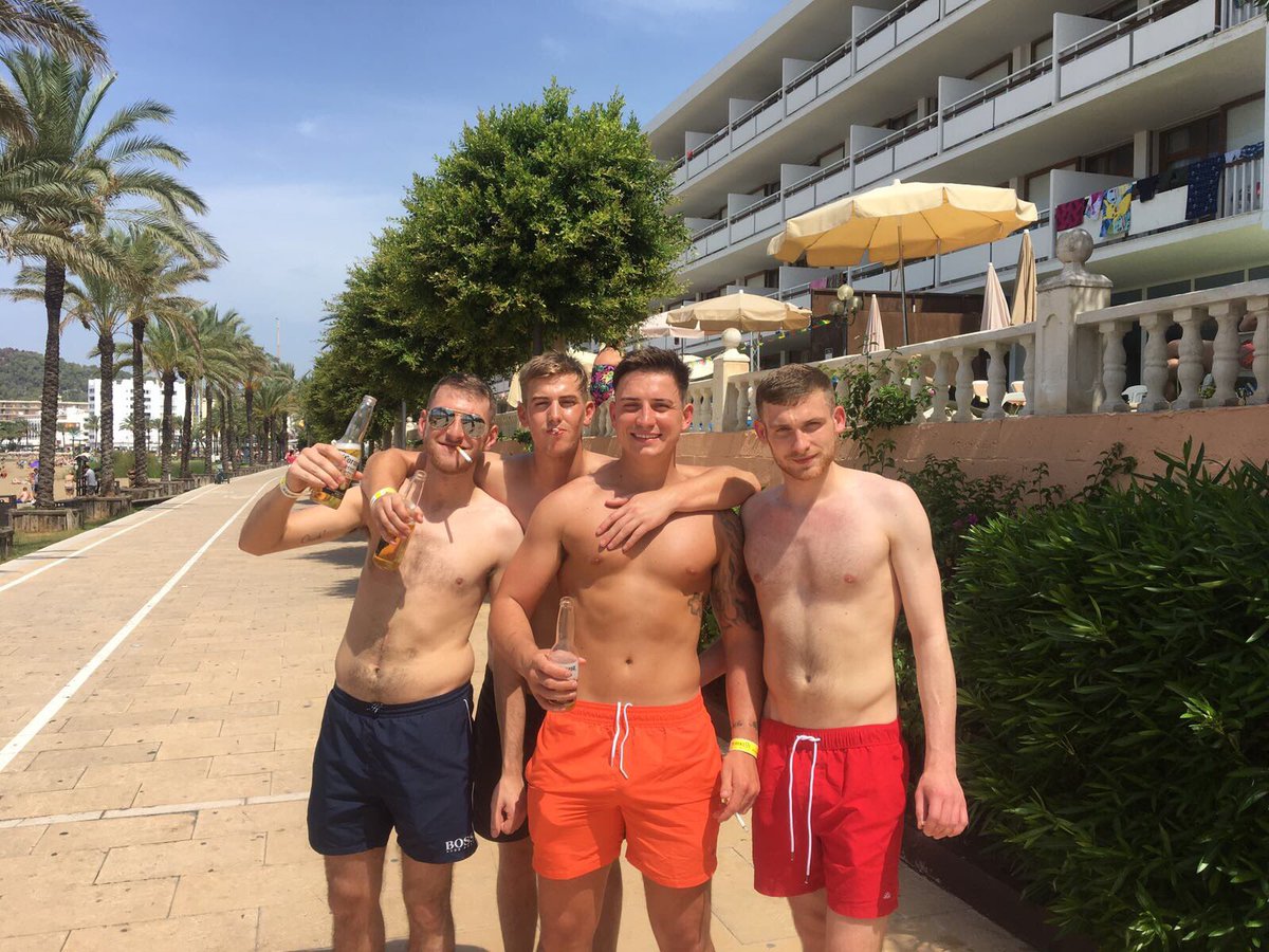 BlairCraigggg's tweet photo. First day in Ibiza with the 3 🎺🎺🎺 https://t.co/dkR5z4Ecgo