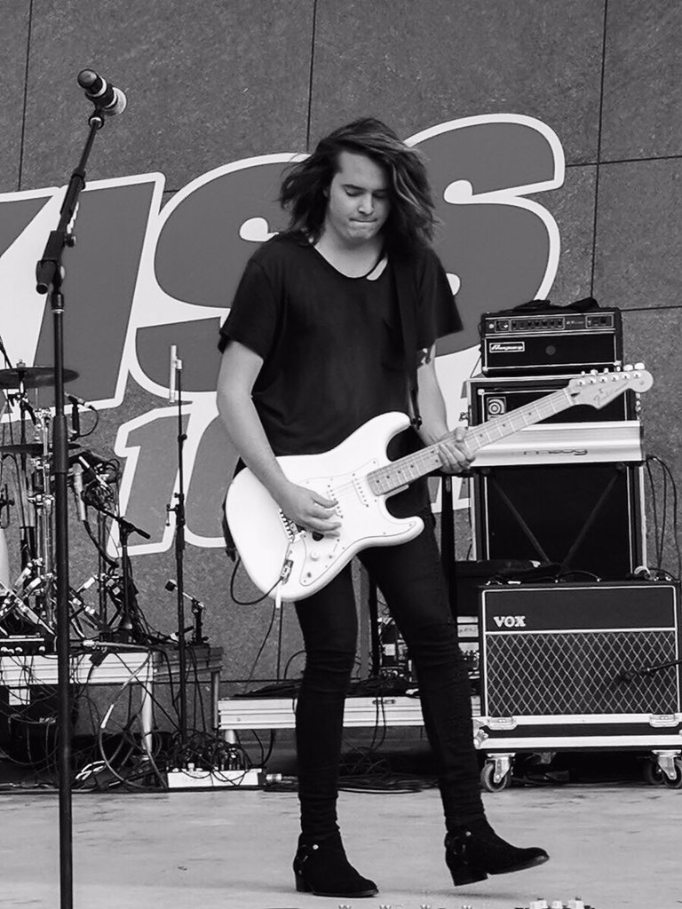 CaseyMoreta's tweet photo. trying not to mess up https://t.co/Mrruy2fRSK