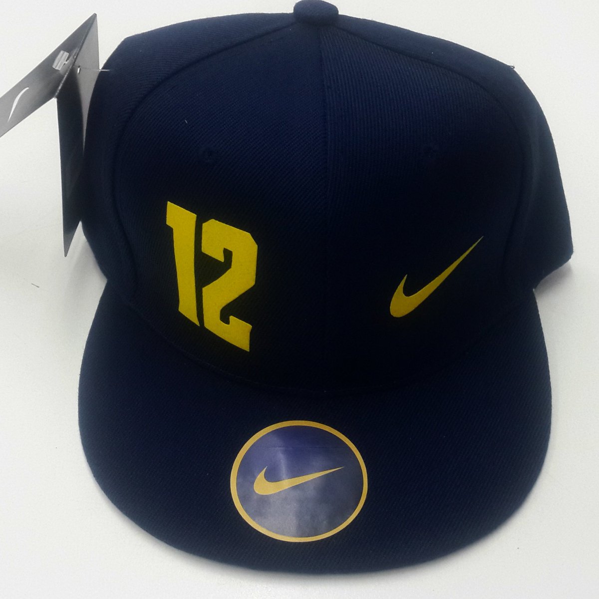 VernazzaPablo's tweet photo. Gorra visera plana 
Cerrada con regulador 
12 
Nike https://t.co/WmaOyTxENl