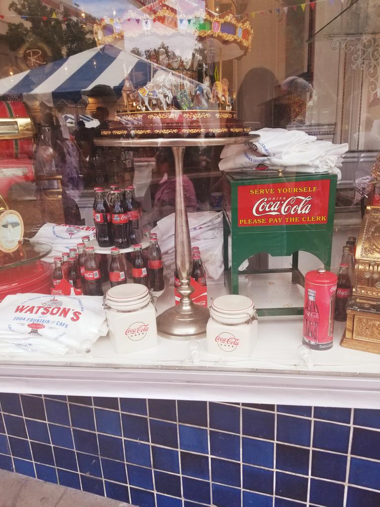 spoonsandstyle's tweet photo. Watson's coke collection ๐๐ #cokefan #oldtowneorange https://t.co/bp0BvBDht1