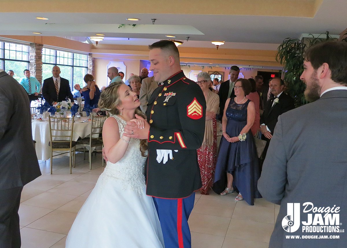 Kerianne and Dan had a picture perfect wedding day! #DJP #weddingdjsct