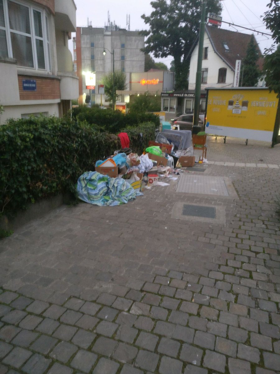 AmelSaebi's tweet photo. #honte de ma #commune #uccle #bruxelles #dechets #proprete #help #timetoact @CharlesMichel @BorisDillies https://t.co/nTkoYKiuOx