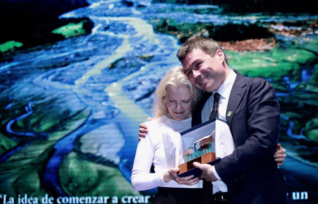 marcelomena's tweet photo. siento un inmenso orgullo de ser parte de un legado de conservación de la presidenta @mbachelet y Kris Tompkins. Gracias @TompkinsConserv https://t.co/XW9zqHwzb9