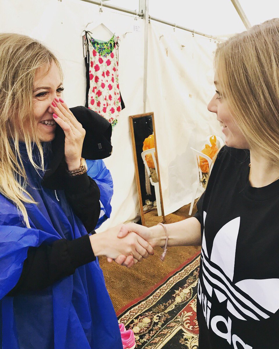 kay_bee_x's tweet photo. I still can't believe @beckyhill invited me backstage to meet her! This is a memory to keep forever ❤️🎤🎪 #beckyhill #numberonefan #sohappy https://t.co/W7t6N9Sv5v