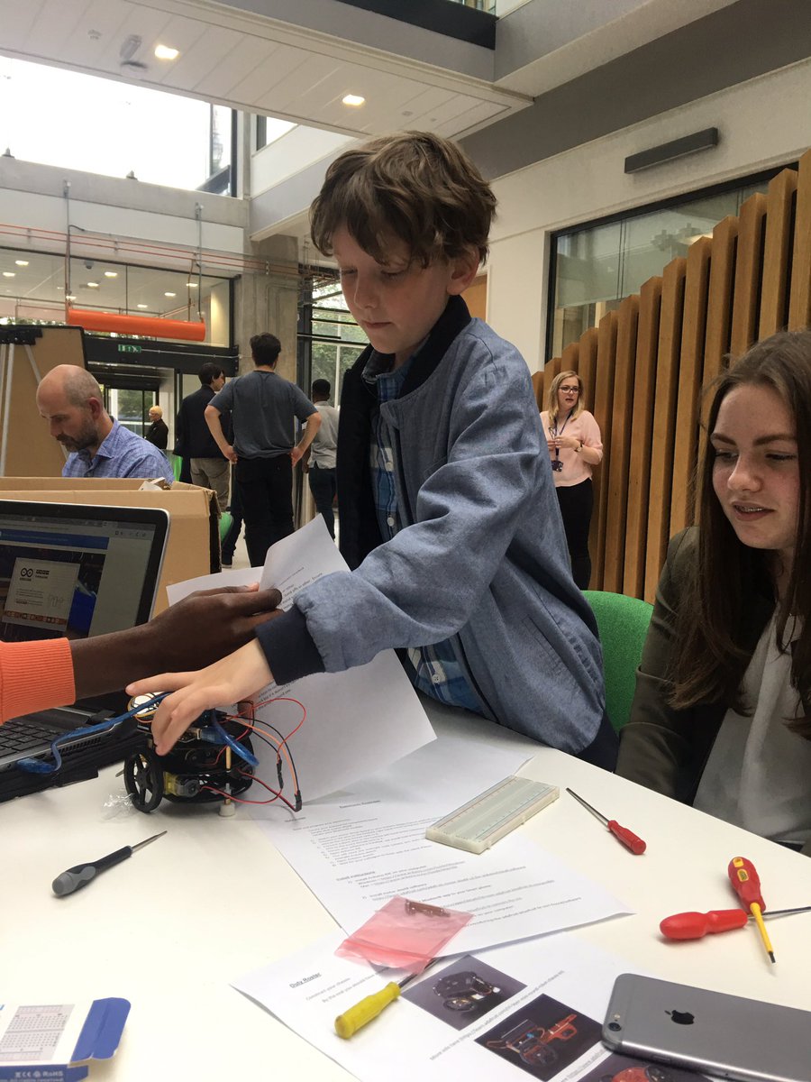 smith_a_jess's tweet image. Kids had a great time at the #RobotsAndCode event @hipyliv thank you 😊